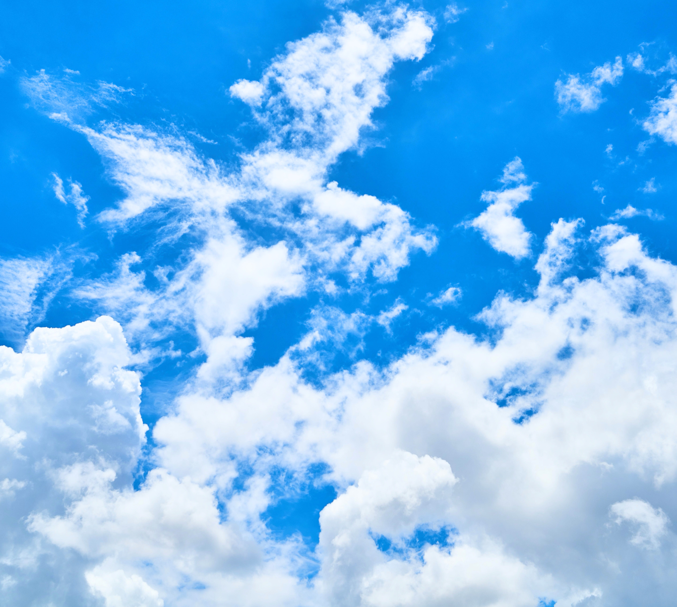 A Picture of a cloudy sky for the Sundae Body article: Air Pollution and Your Skin: Simple Ways to Keep It Safe